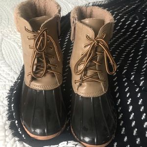 Duck boots